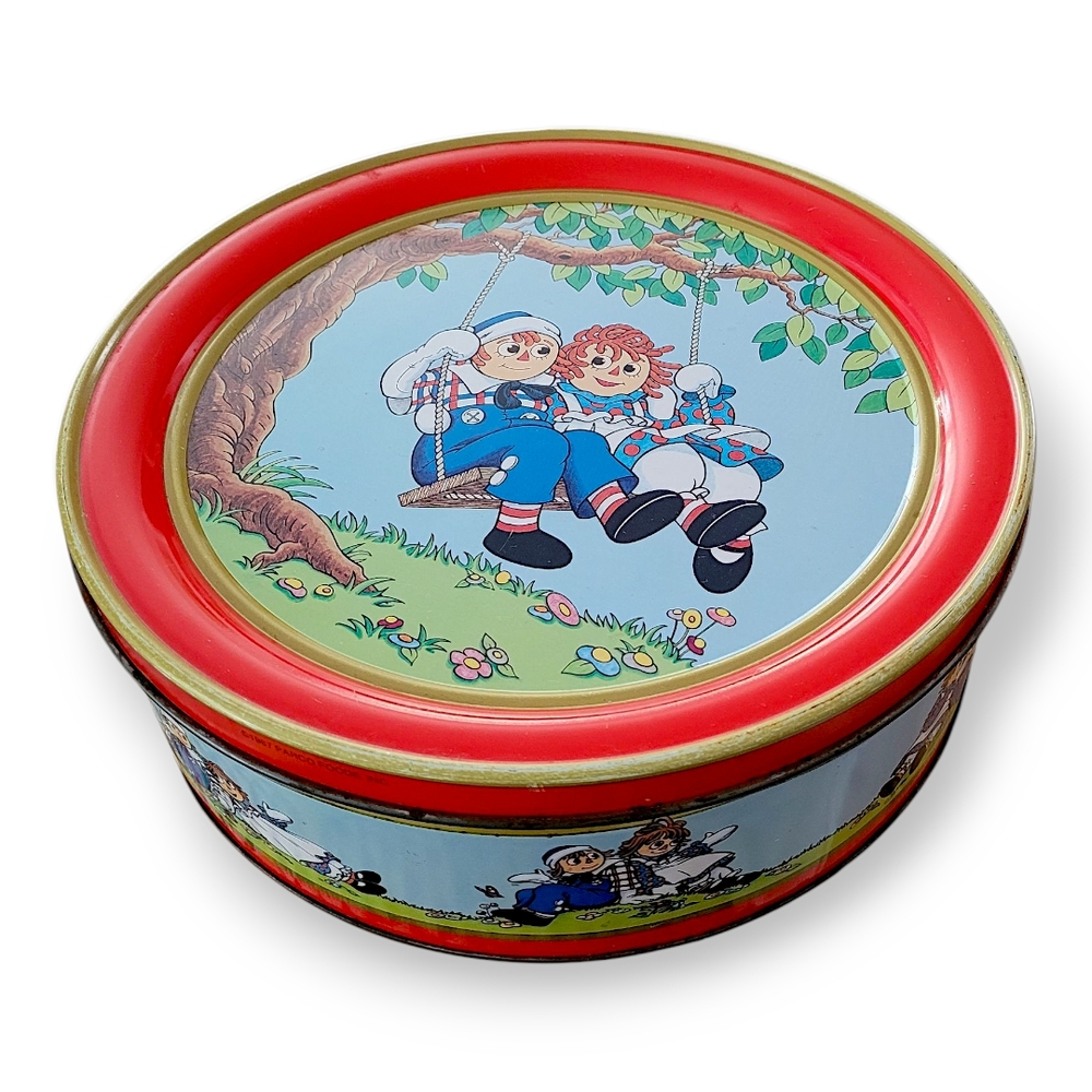 1980s Raggedy Ann and Andy Nostalgic Tin